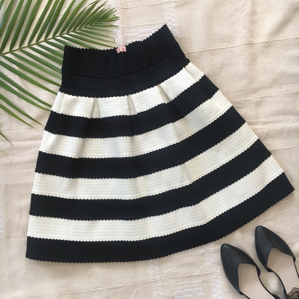 Girls From Savoy stretch black & white skirt M/L